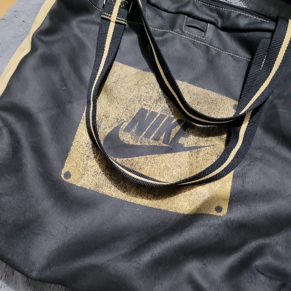 Purses - Picture 3 of 8